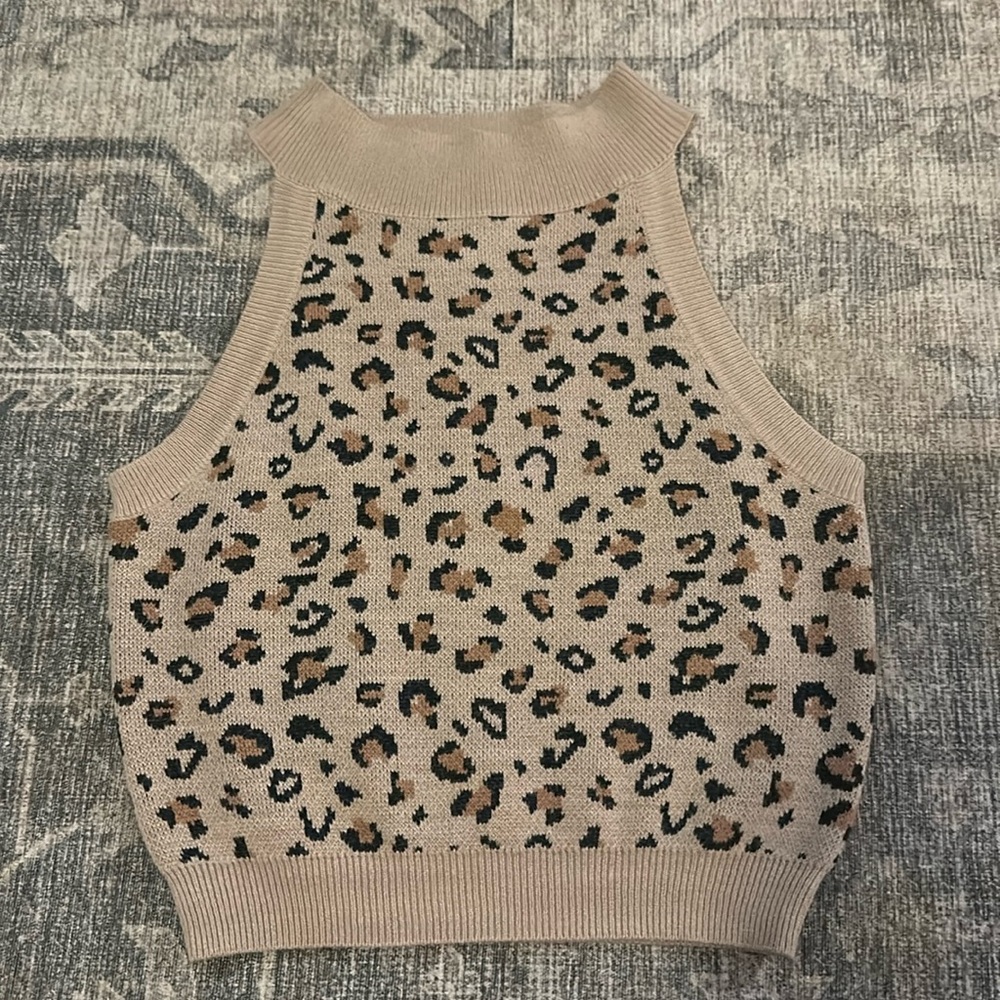 Kittenish sleeveless sweater crop top small
